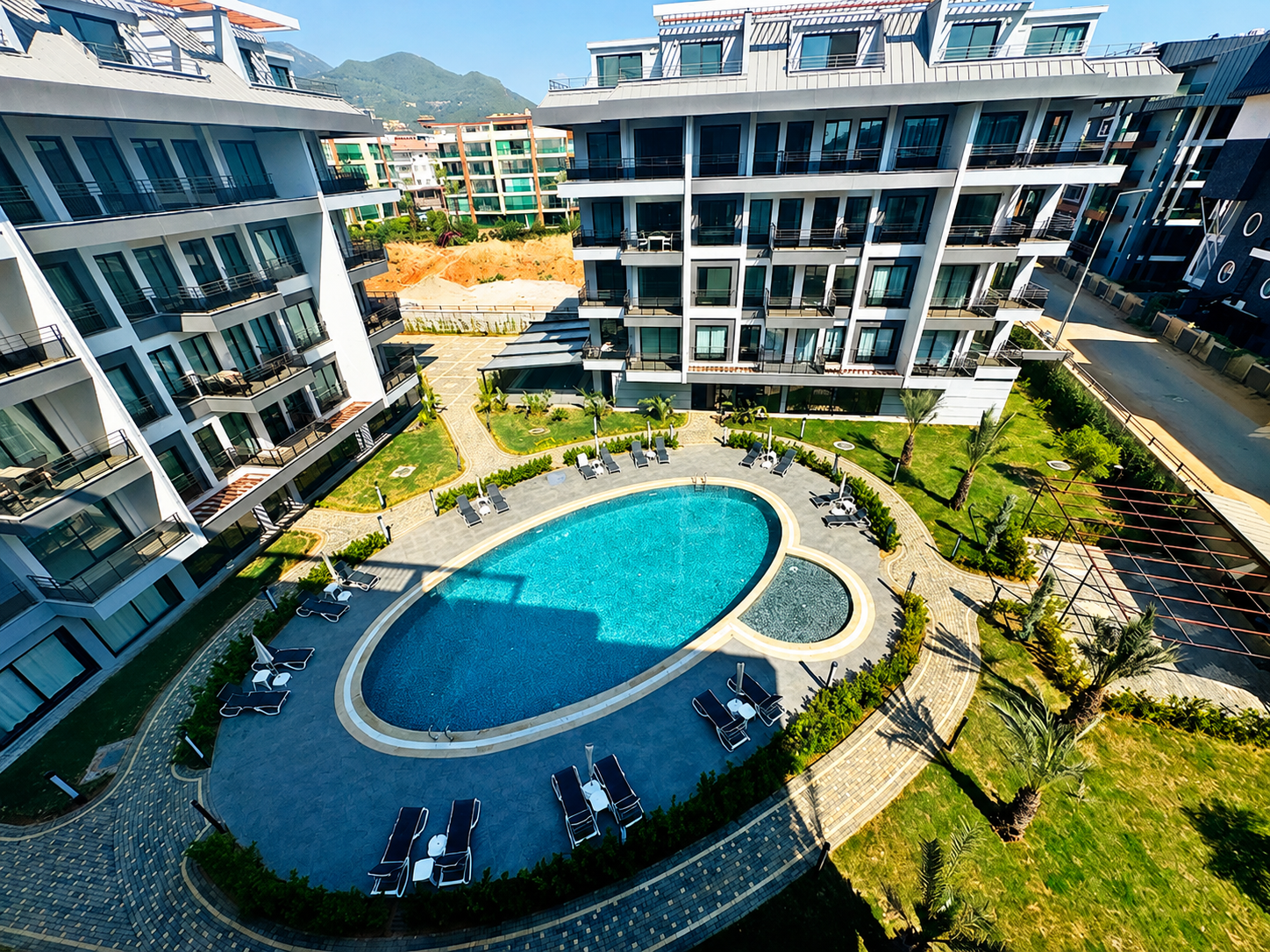 Oba'da Hazır Konut Projesi - 1+1 - 3+1 Duplex - Denize 1,2 km